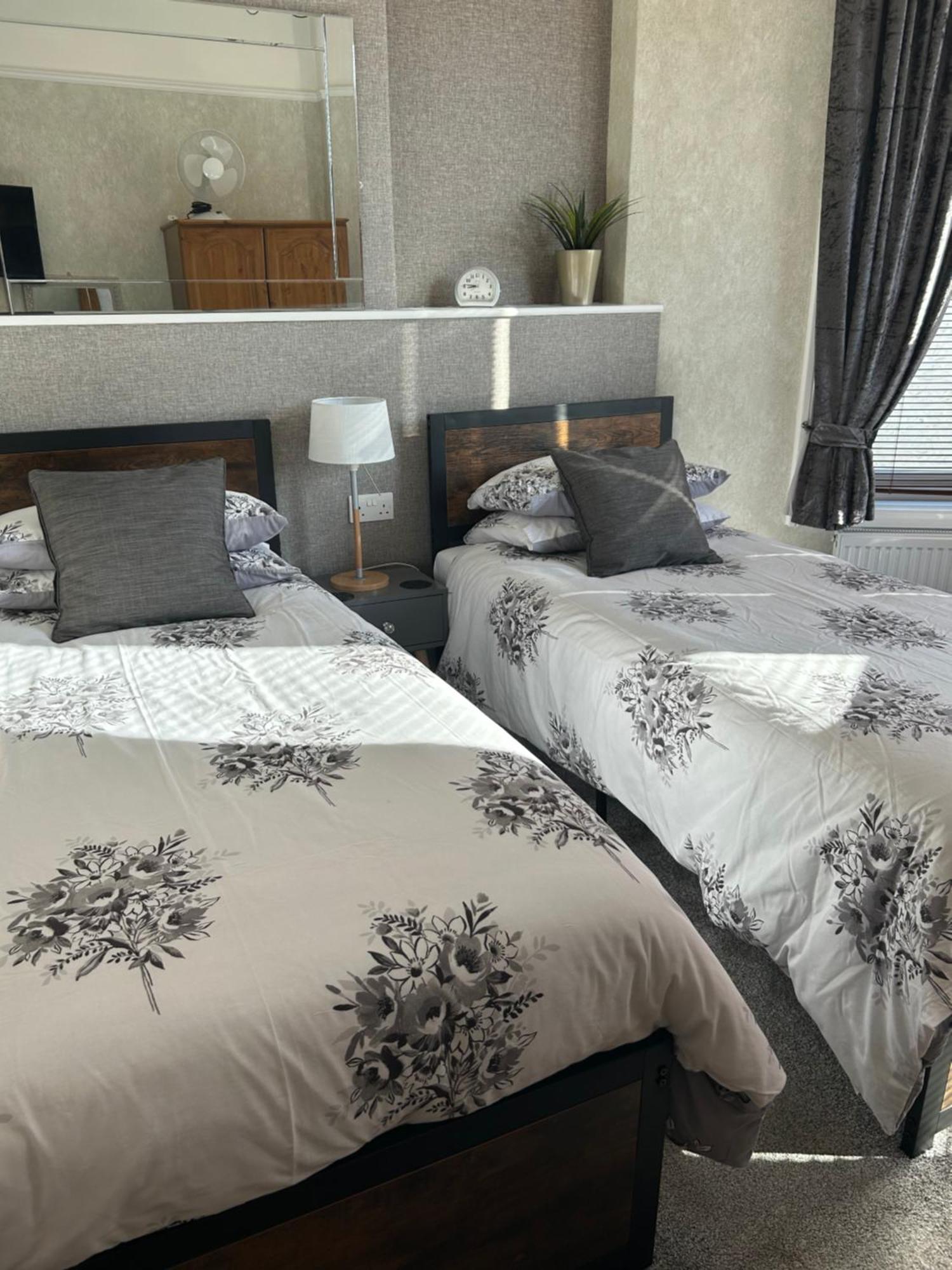 Milton Lodge Уестън сюпър Меър Екстериор снимка